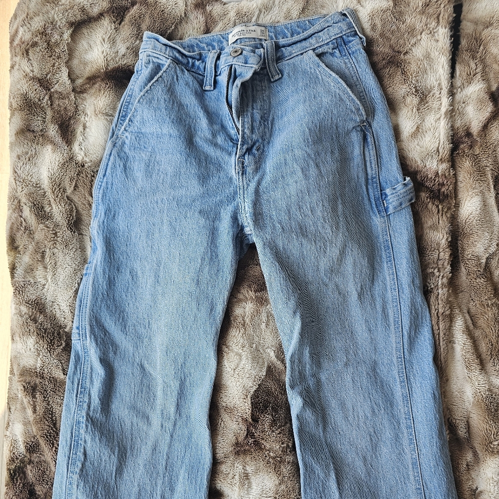 A&F 90s Relaxed High Rise Jean Cargo